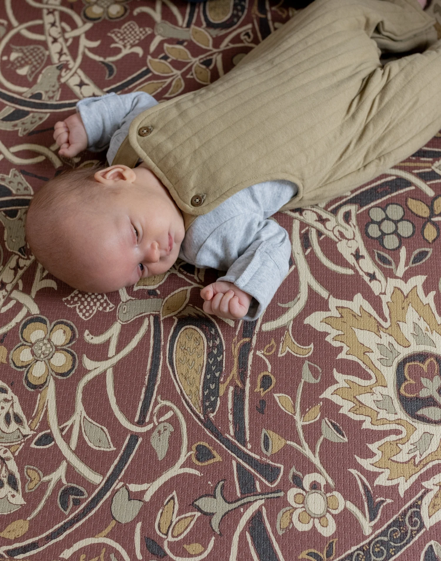 Morris & Co. The Bullerswood Madder Gold Play Mat - Image 9