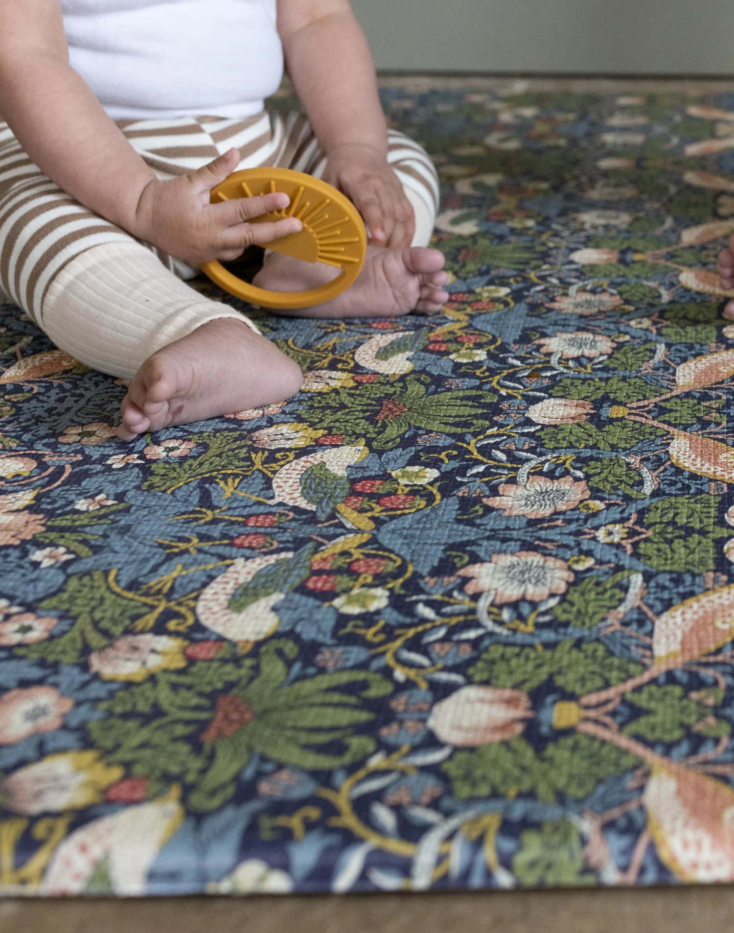 Morris & Co. The Strawberry Thief Play Mat - Image 4